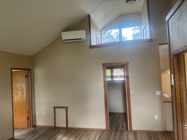 Building Photo - Great Glenwood Home