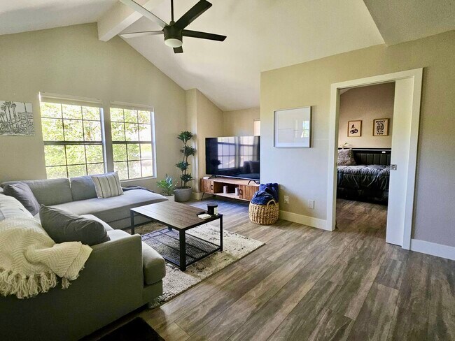 Foto del edificio - 1070 Calle del Cerro