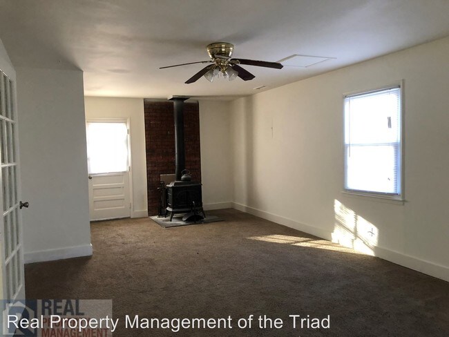 Building Photo - 3 br, 1.5 bath House - 2804 Lamroc Road