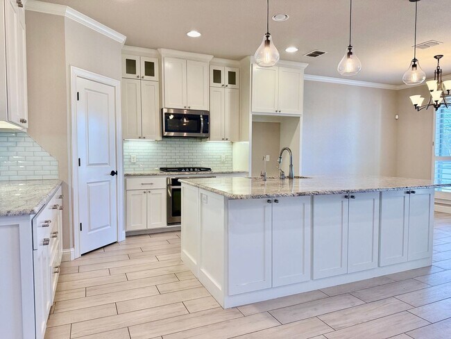 Building Photo - House For Rent