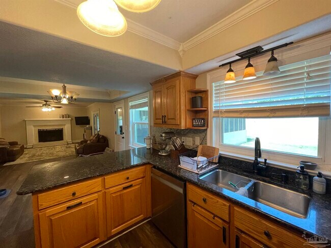 Foto del edificio - 4528 River Ranch Rd