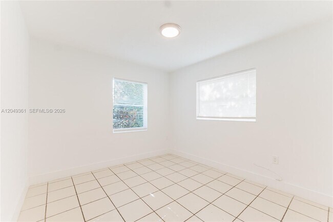 Foto del edificio - 6130 Flagler St