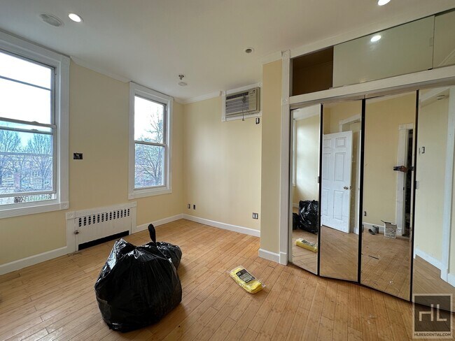 Foto del edificio - 125 STREET