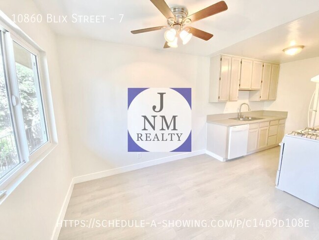 Building Photo - Beautiful newly remodeled modern top floor...