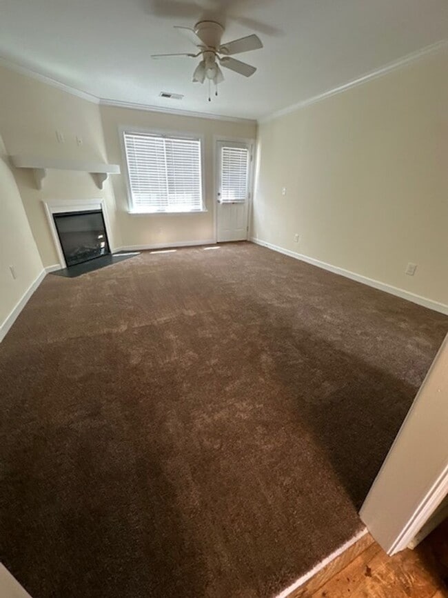 Building Photo - 1548 Surrey Ct