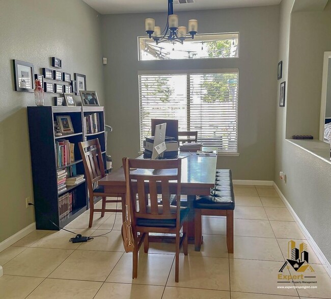Building Photo - 9005 Hooded Crane Ct