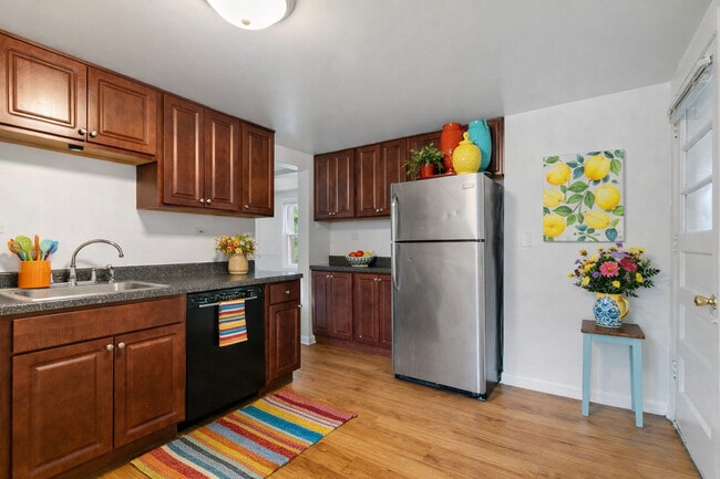 Building Photo - 1342 Circle Ave