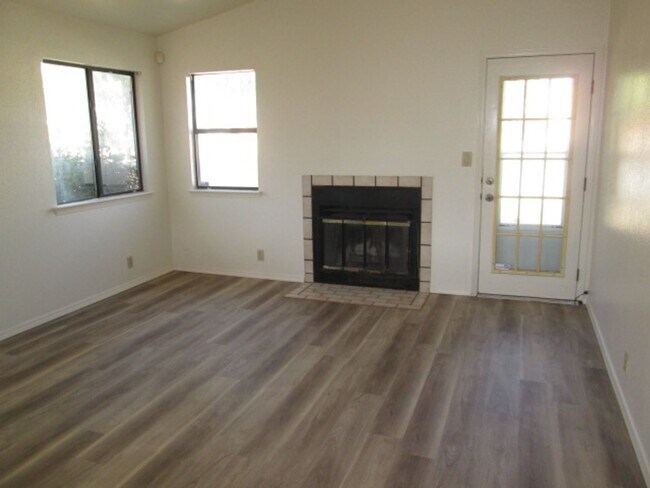 Foto del edificio - Patio Home At Spain & Morris NE