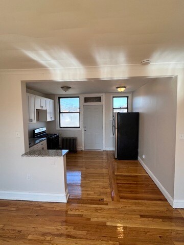 Primary Photo - 5840 W Altgeld St