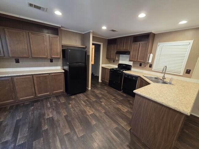 Foto del edificio - 2409 Creekview Dr