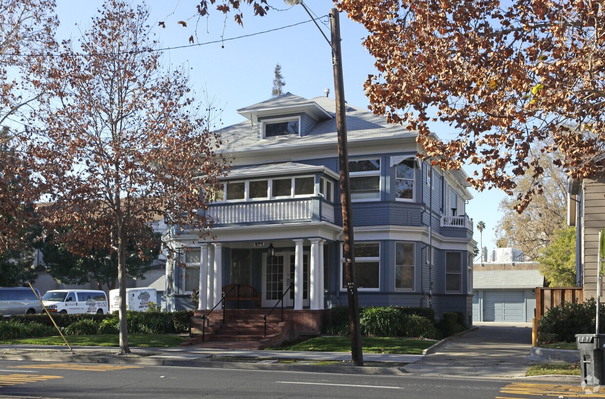 Building Photo - 874 Lafayette St
