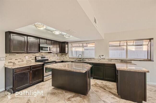 Foto del edificio - 5025 W Desert Cove Avenue, Glendale, AZ, 8...