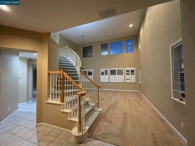 Building Photo - 2649 Torrey Pines Dr