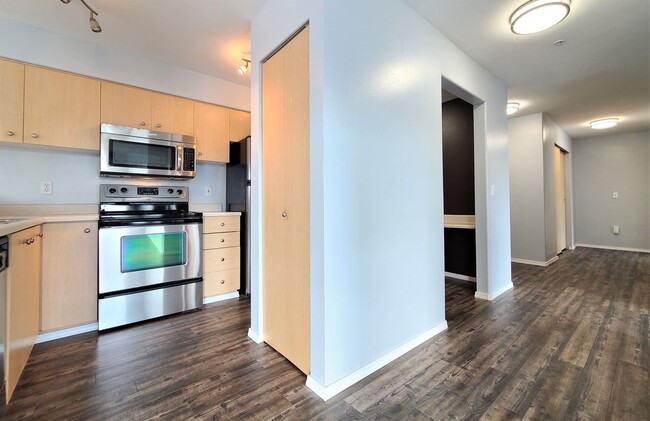 Building Photo - Everett Condo at Nautica Soundview 2 bed/2...