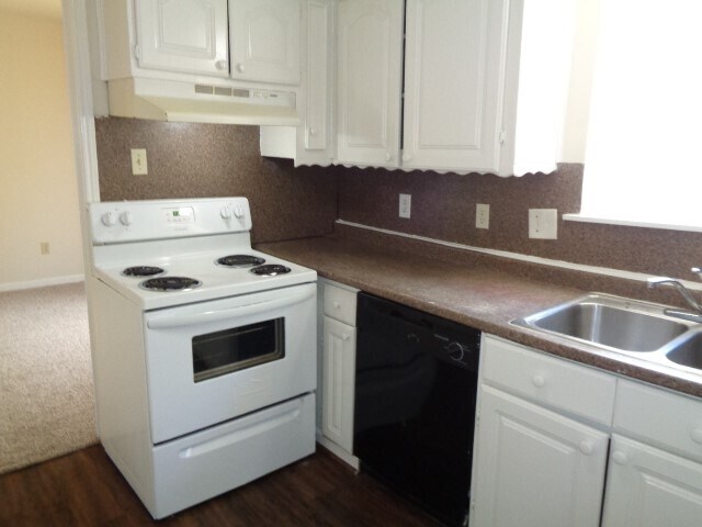 Foto del edificio - 5504 Deep Forest Dr