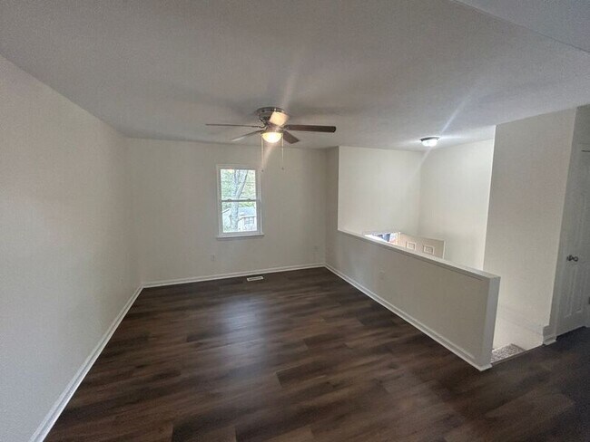 Building Photo - 1300 McCravy Ln