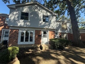 Building Photo - 3023 Jamestown Ct