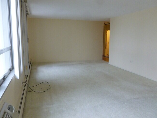 Foto del edificio - 8801 W Golf Rd