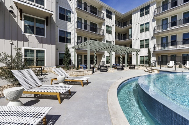 Building Photo - Local Dripping Springs