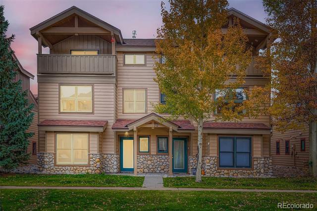 Building Photo - 717 Meadow Dr