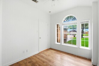 Building Photo - 111 Thunder Basin Dr