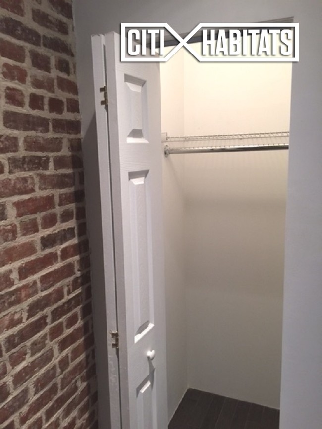 Foto del edificio - 300 E 89th St