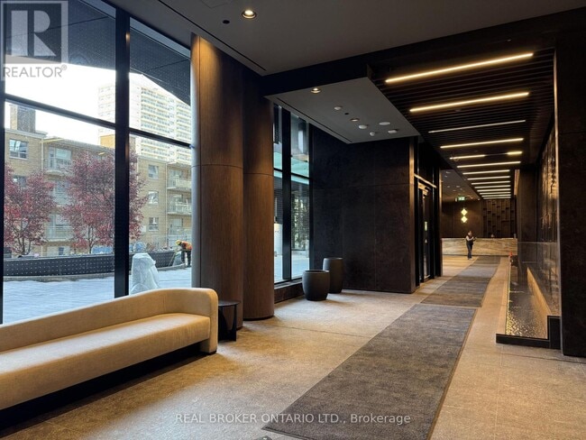 Photo du bâtiment - 120 Broadway Ave