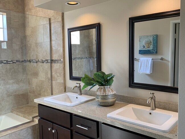 Building Photo - 1448 Elegante Ct