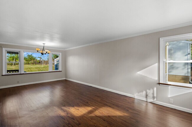 Foto del edificio - MOVE IN READY! Passed Occupancy!!! Move in BEFORE the holidays! Refrigerator included.