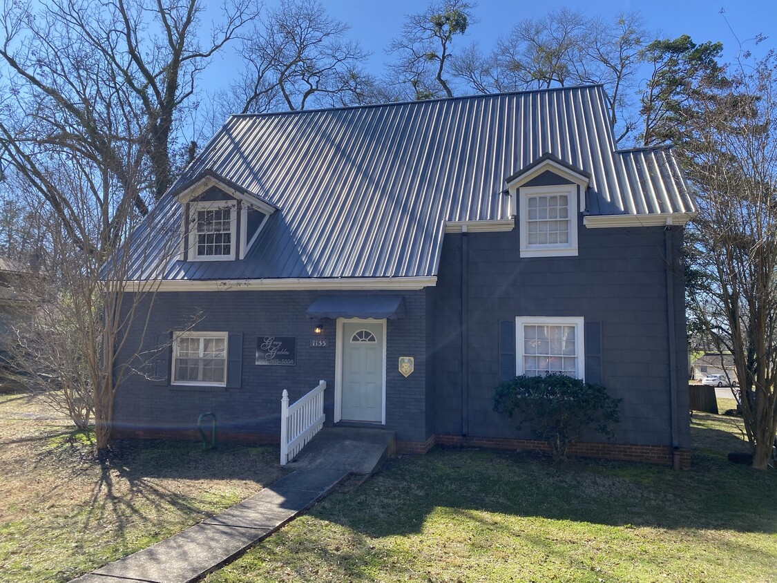 Primary Photo - Grey Gables Apartments