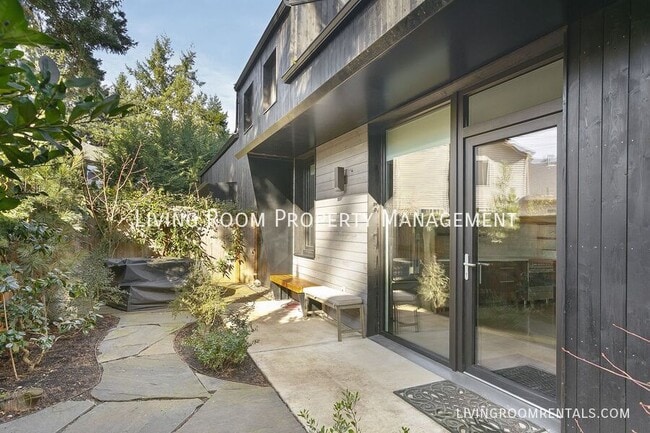 Building Photo - 4863 NE Going St