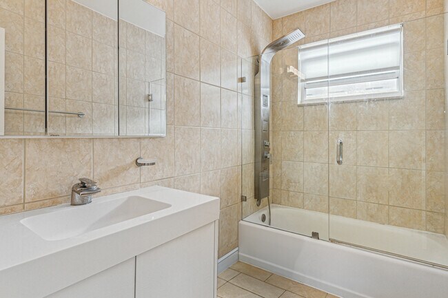 Foto del edificio - 840 82nd St