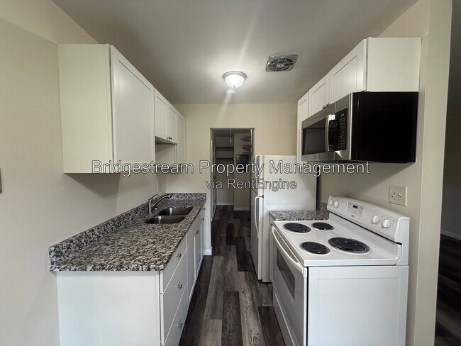 Building Photo - 4352 Sunray Rd