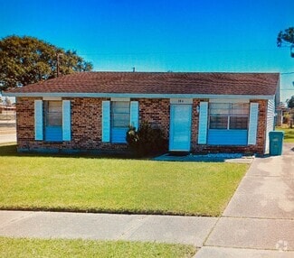 Building Photo - 384 Layman St