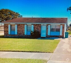 Building Photo - 384 Layman St