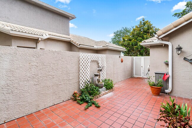 Foto del edificio - 5465 Monterey Cir