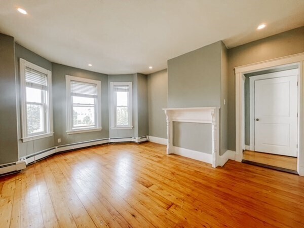 Foto del edificio - 825 E 2nd St