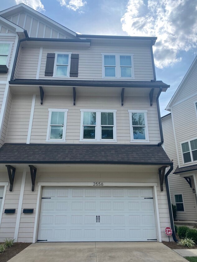 Foto principal - 2556 Vail Ave