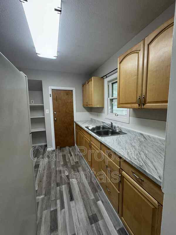 Building Photo - 517 Broadwater Ave
