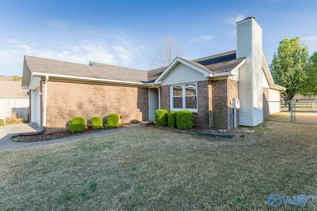 Building Photo - 1004 Brighton Cir SE