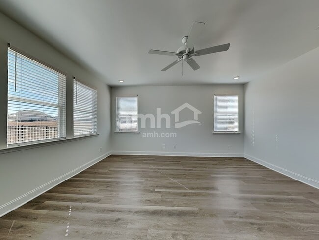 Building Photo - 212 Chase Ln