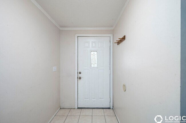 Foto del edificio - 12055 Cinnamon Ridge Rd