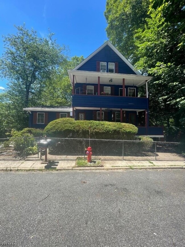 Building Photo - 55 Garden Ave
