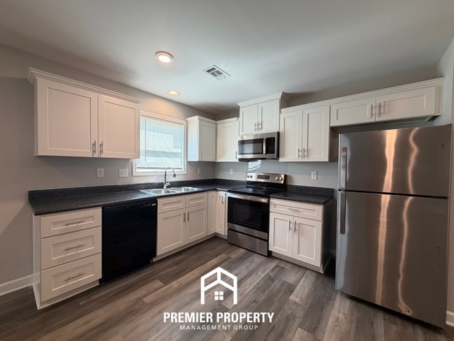 Building Photo - Charming 3BR/2BA Tuscaloosa Home | Hardwood Floors, Covered Patio & Fenced Yard