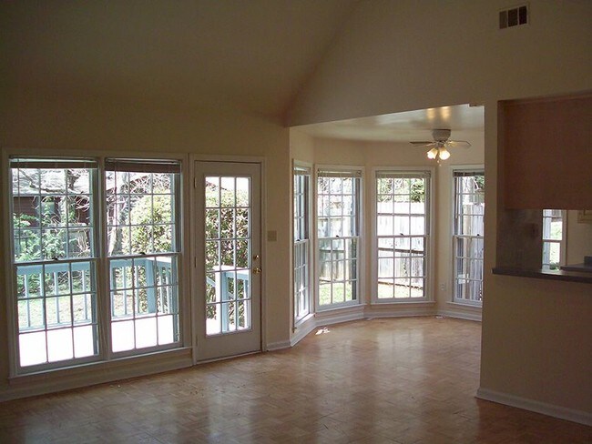 Foto del edificio - 160 Wakefield Dr