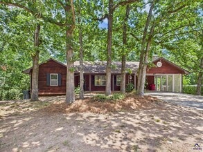 Building Photo - 1167 Roundtable Ln