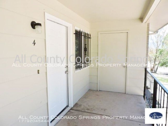 Foto del edificio - 1121 Cree Dr