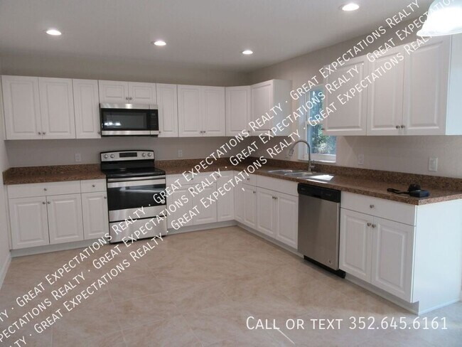 Building Photo - 20 Locust Dr