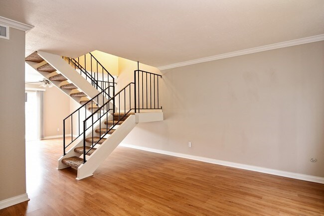 Building Photo - 1197 N Mollison Ave