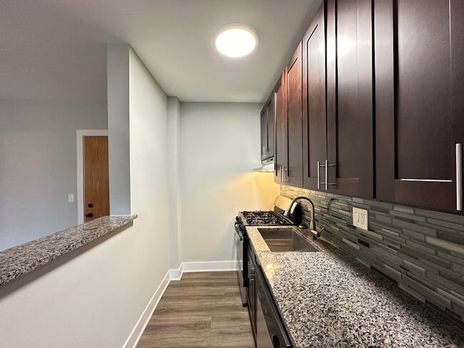 Foto del edificio - 735 Judson Ave